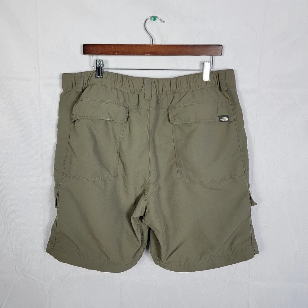 Men's Size large North Face Cargo Shorts